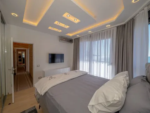 Izdavanje, trosoban stan, 136m², Bečići, Budva - image 3