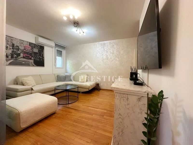 Prodaja, jednosoban stan, 80m², Blok 5, Podgorica