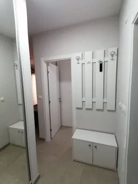 Izdavanje, jednosoban stan, 48m², Kalimanj, Tivat - image 5