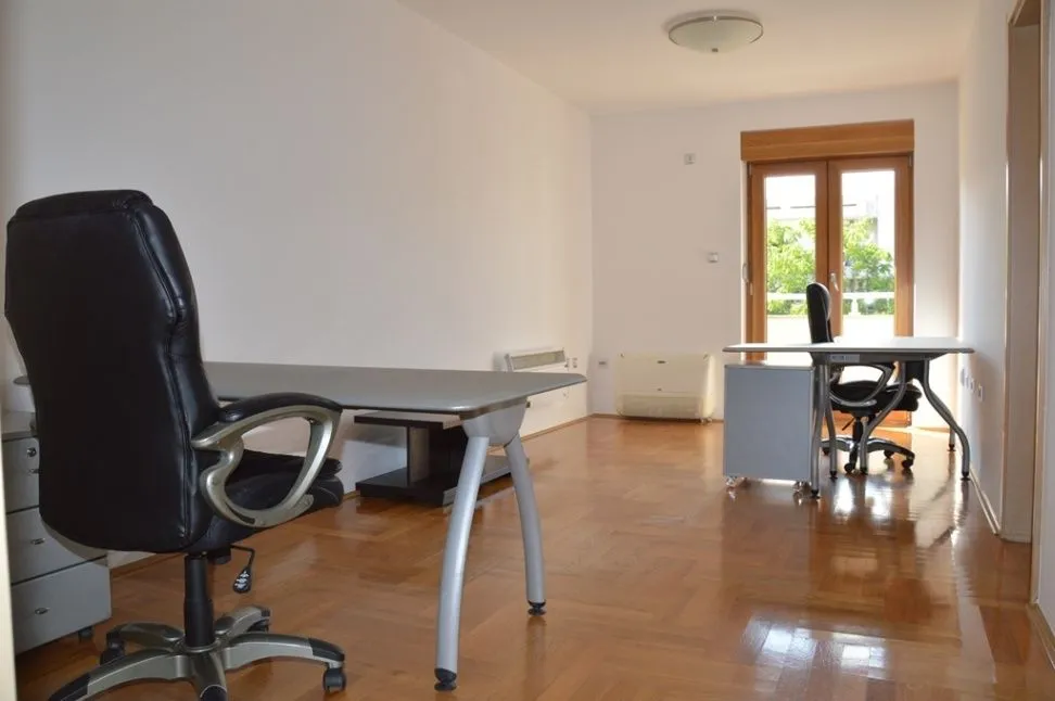Rent, office space, 52m², Preko Morače, Podgorica