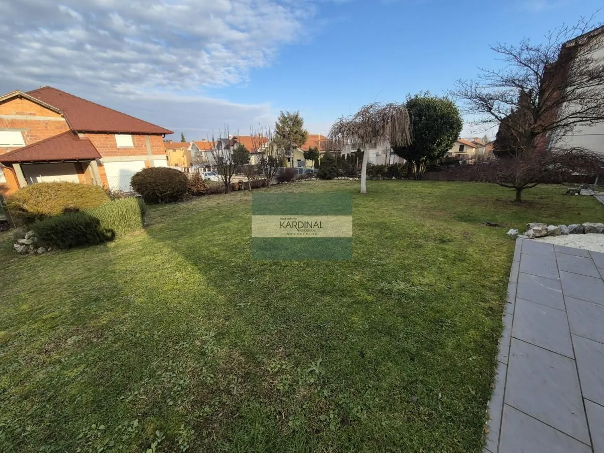 Prodaja, kuća, 528m², Budžino brdo, Jagodina