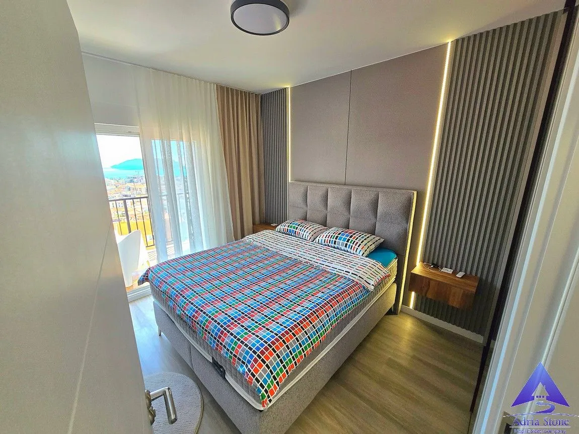 Prodaja, dvosoban stan, 63m², Lazi, Budva