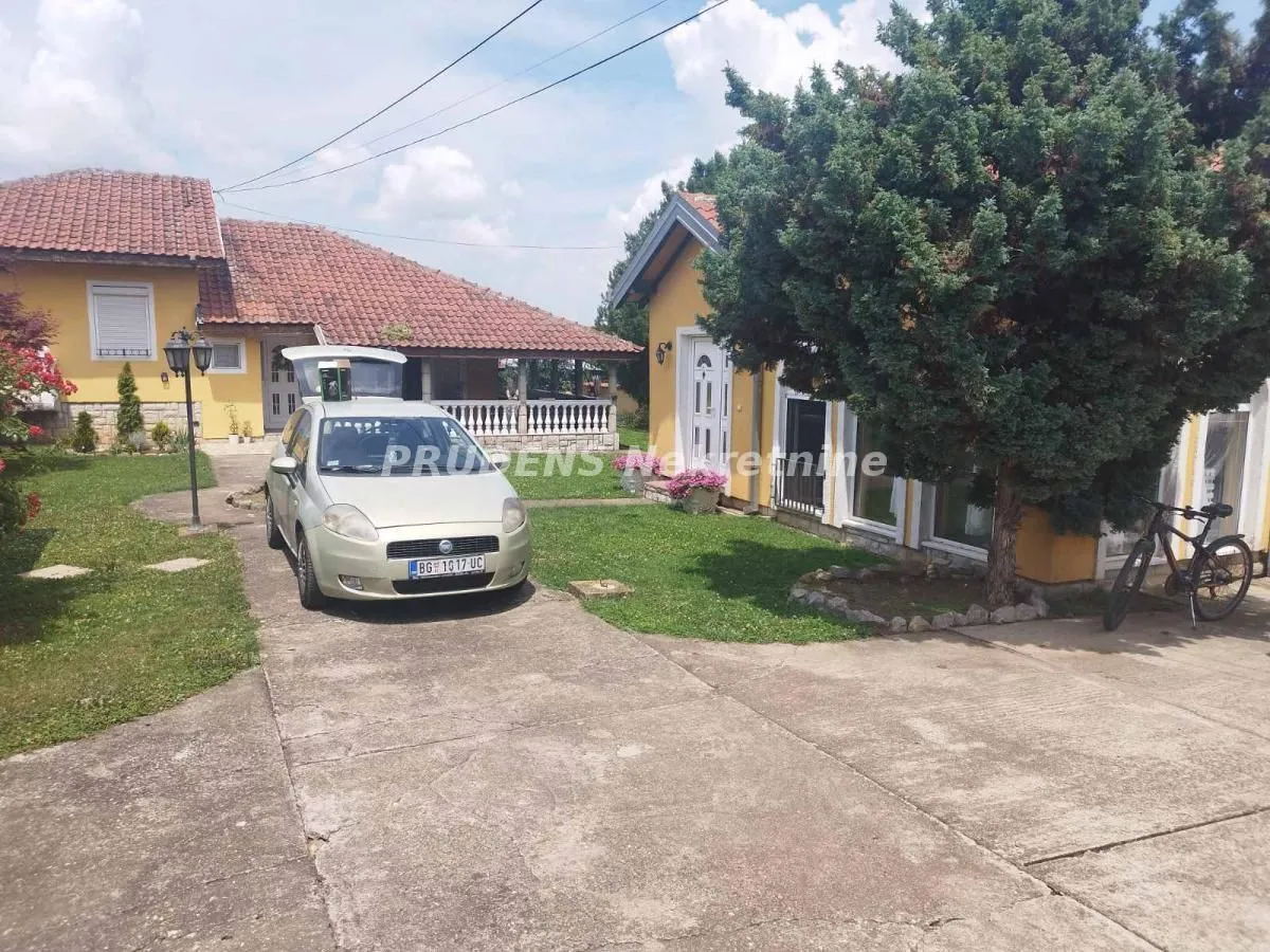 Sale, house, 250m², Surčin, Beograd