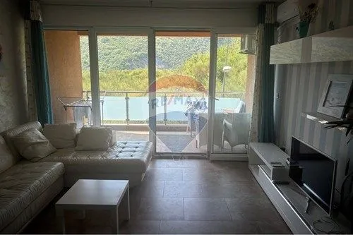 Prodaja, dvosoban stan, 68m², Budva, Crna Gora