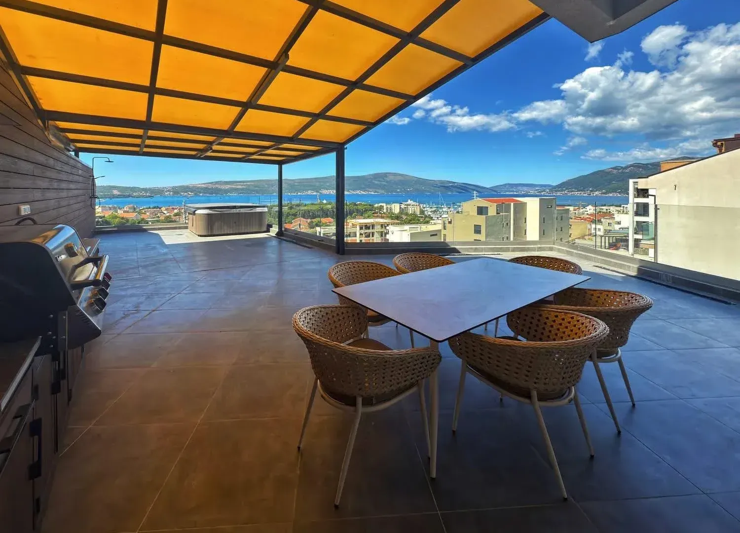 Prodaja, stan, 185m², Tivat, Crna Gora