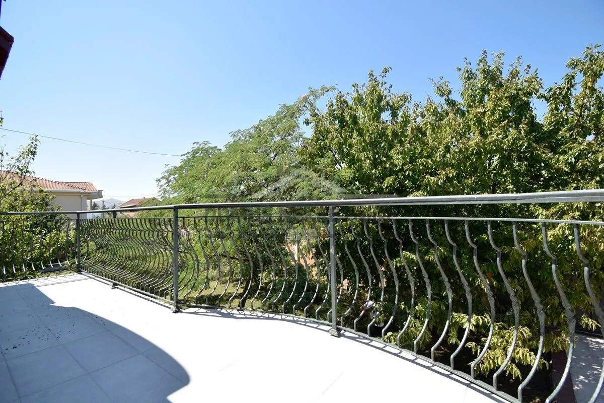 Izdavanje, kuća, 250m², Donja Gorica, Podgorica