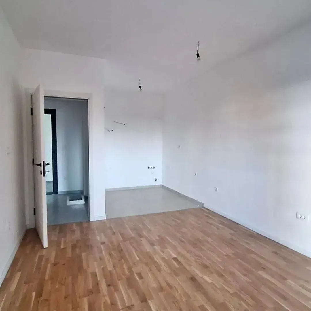 Izdavanje, jednosoban stan, 44m², Stari Aerodrom, Podgorica