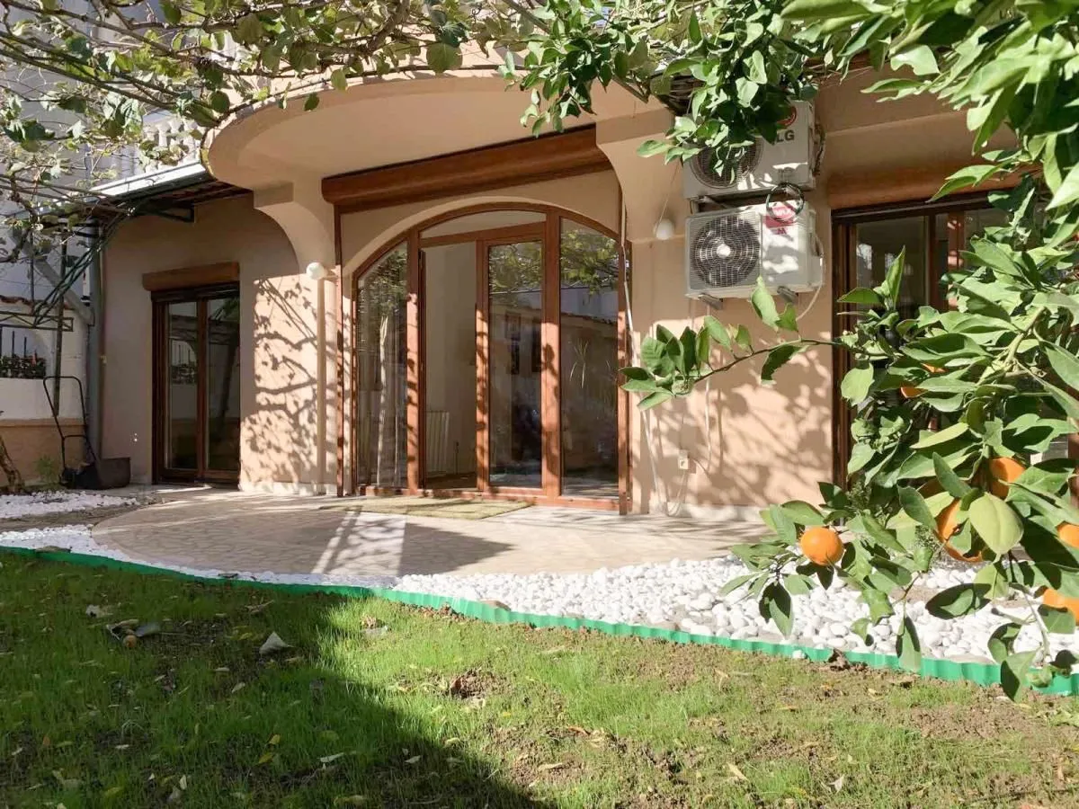 Izdavanje, kuća, 100m², Gorica C, Podgorica