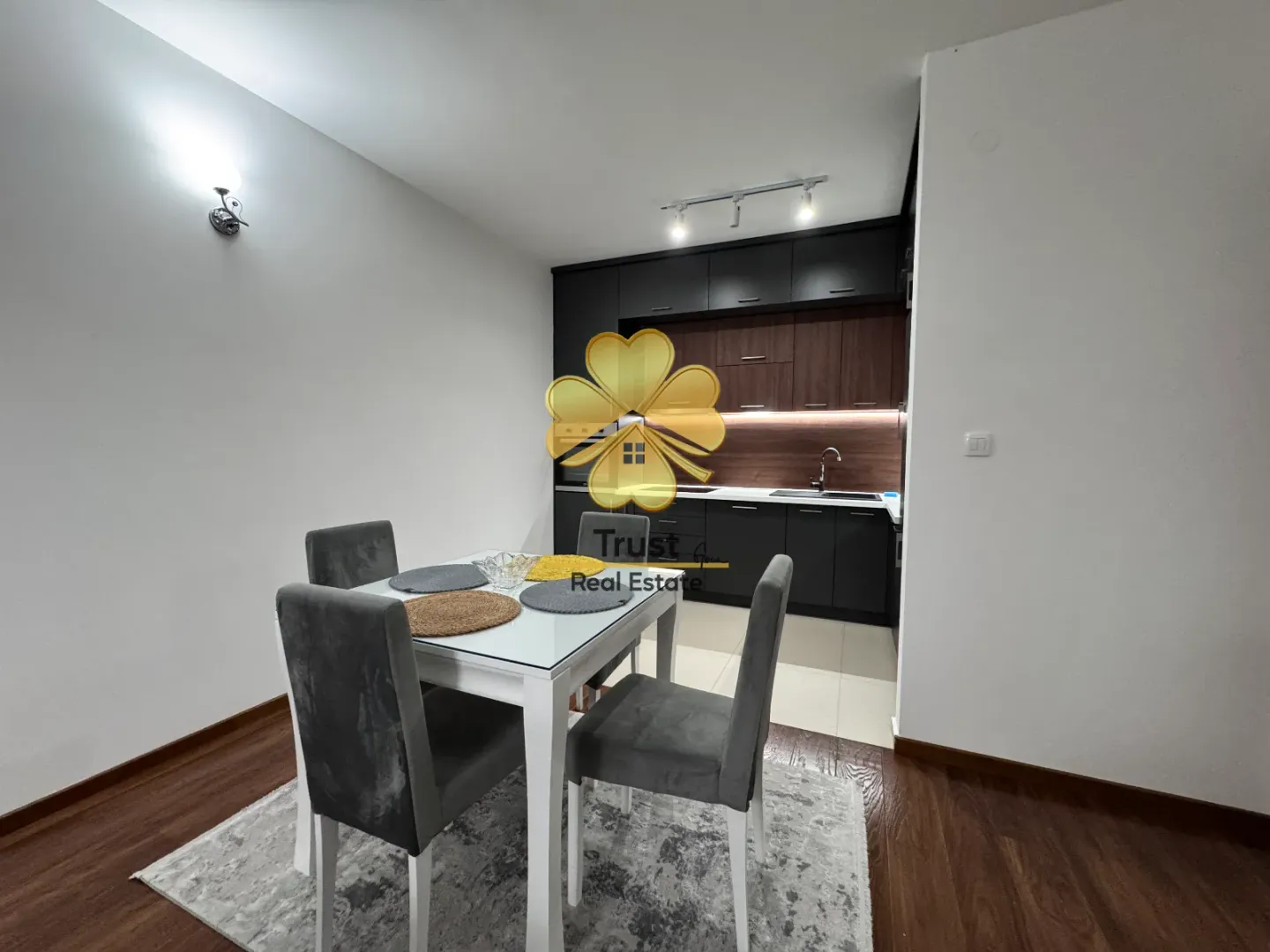 Izdavanje, dvosoban stan, 70m², Master Kvart, Podgorica