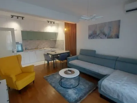 Izdavanje, dvosoban stan, 70m², Zabjelo, Podgorica