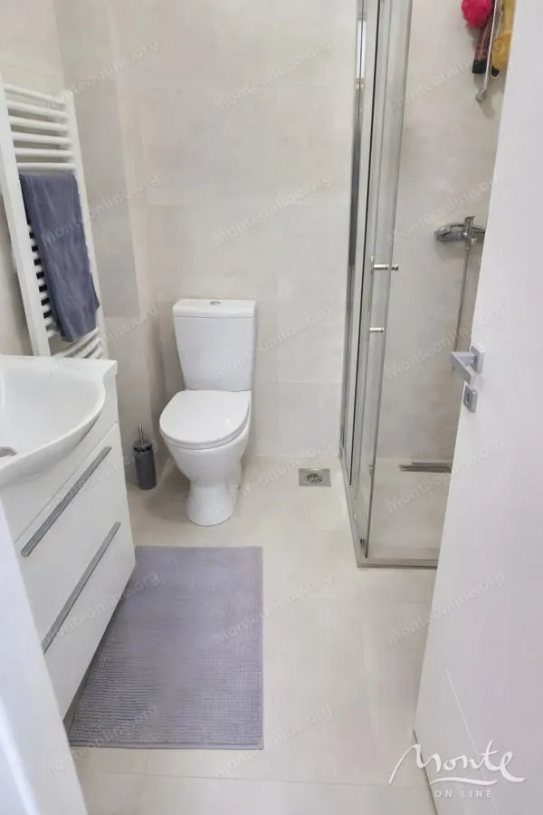 Prodaja, dvosoban stan, 75m², Baston, Podgorica