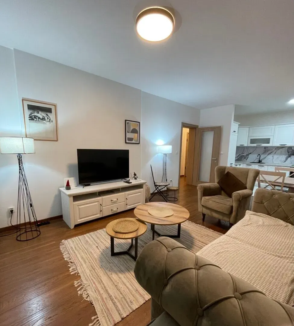 Izdavanje, dvosoban stan, 70m², Master Kvart, Podgorica