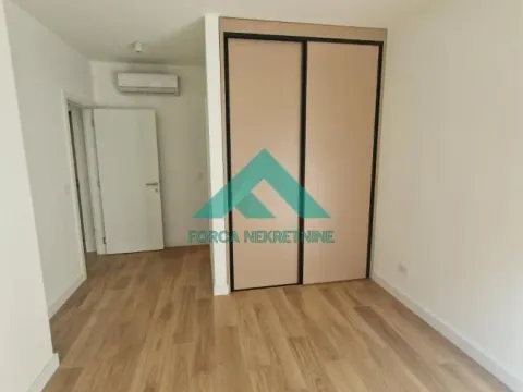 Izdavanje, trosoban stan, 75m², Savski Venac, Beograd - image 6