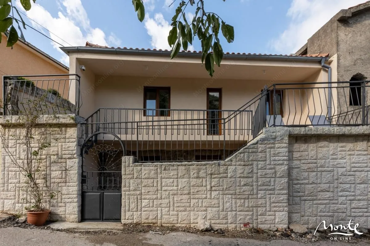 Sale, house, 110m², Kotor, Crna Gora