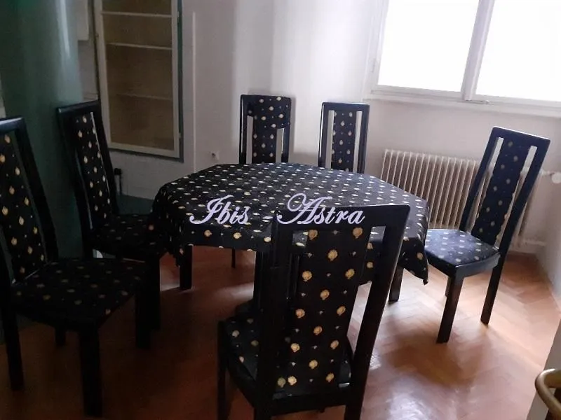 Rent, four bedroom apartment, 140m², Stari Grad, Beograd