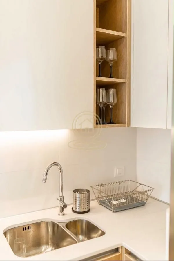 Izdavanje, trosoban stan, 87m², Savski Venac, Beograd