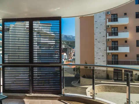 Sale, one bedroom apartment, 64m², Bečići, Budva - image 4