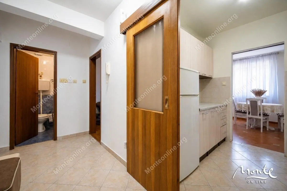 Sale, three bedroom apartment, 88m², Dobrota, Kotor