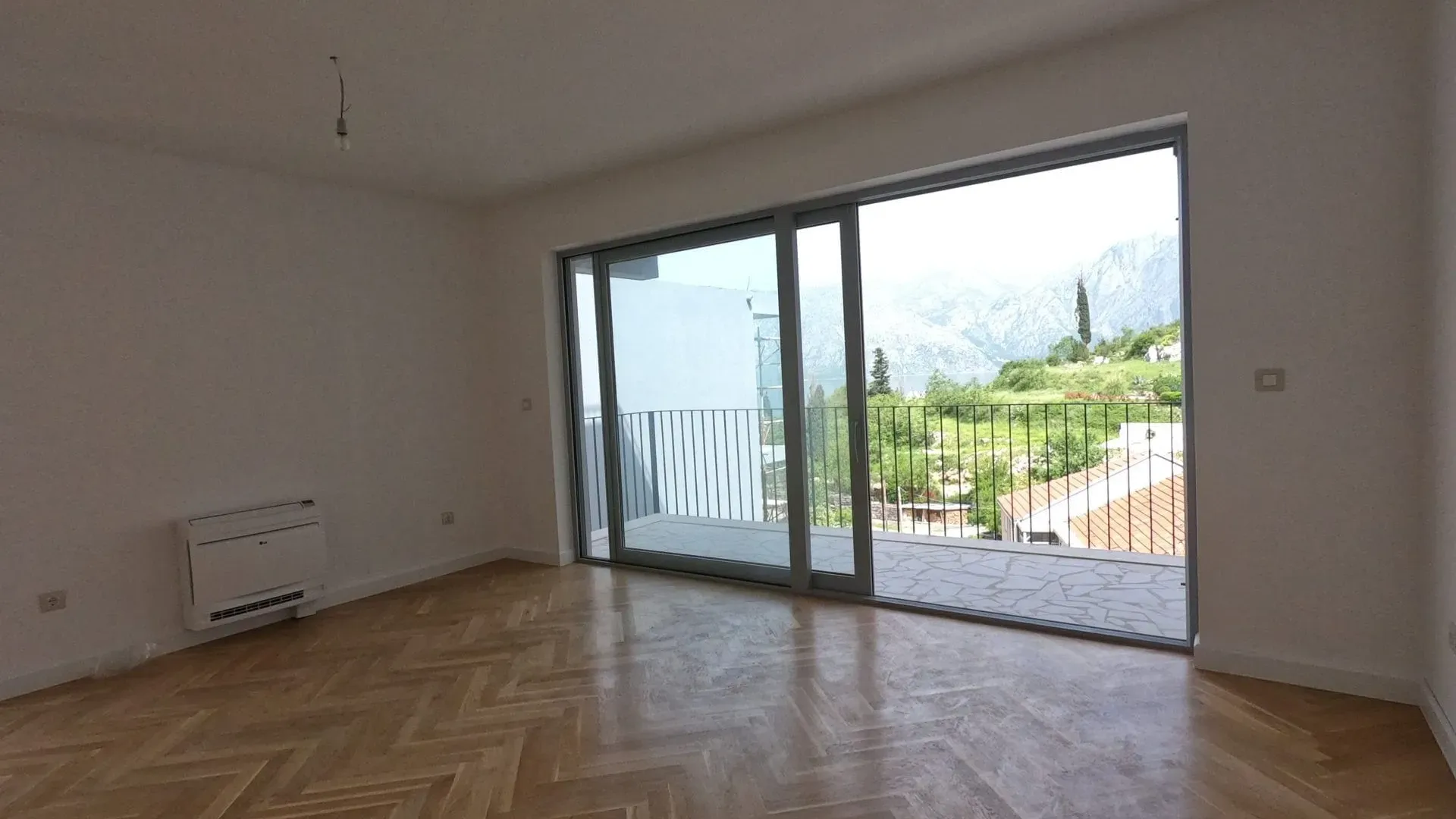 Sale, apartment, 78m², Dobrota, Kotor