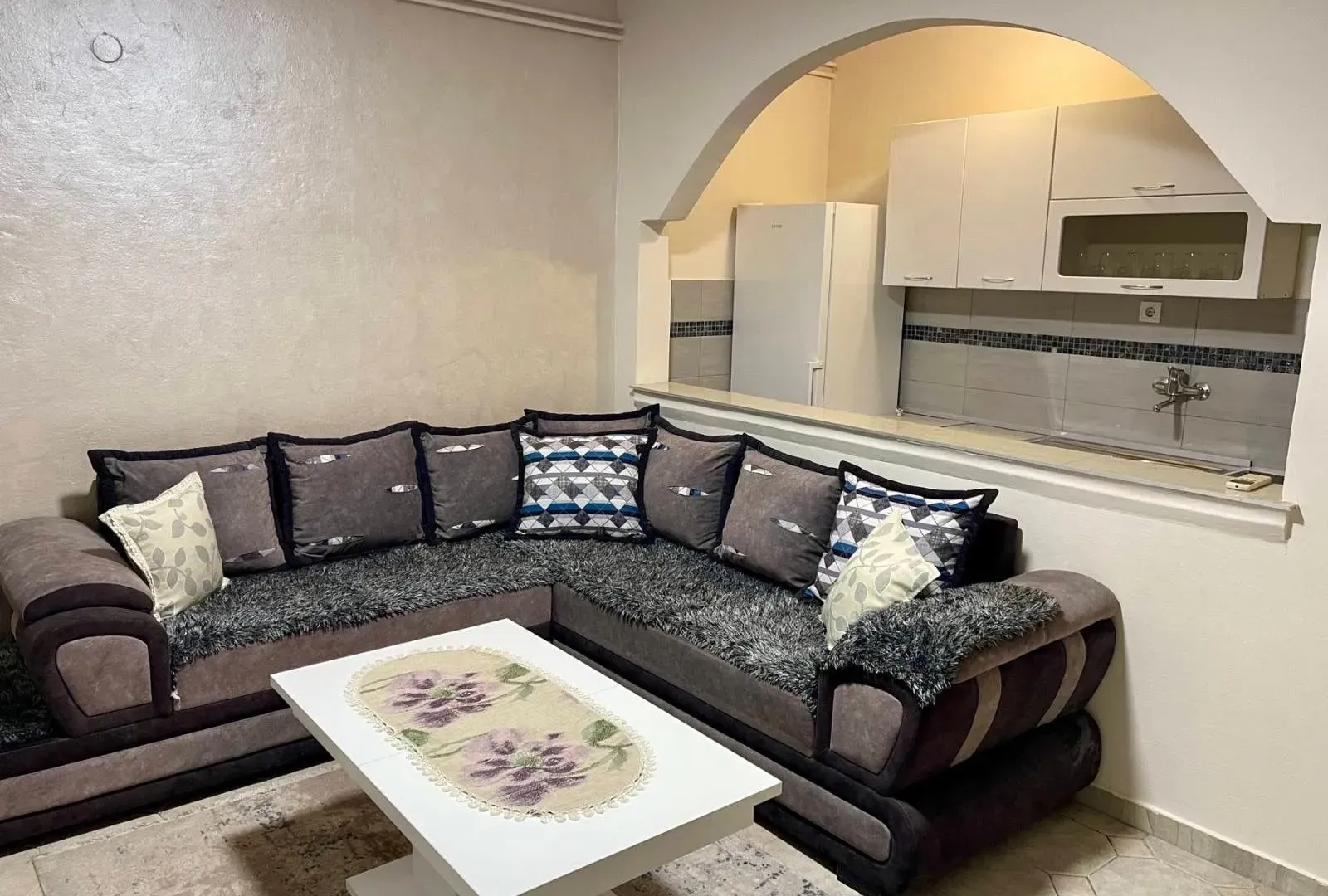 Izdavanje, dvosoban stan, 80m², Zelenika, Podgorica