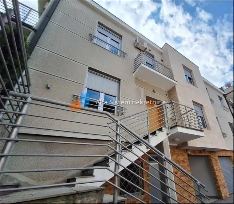Rent, house, 220m², Senjak, Beograd