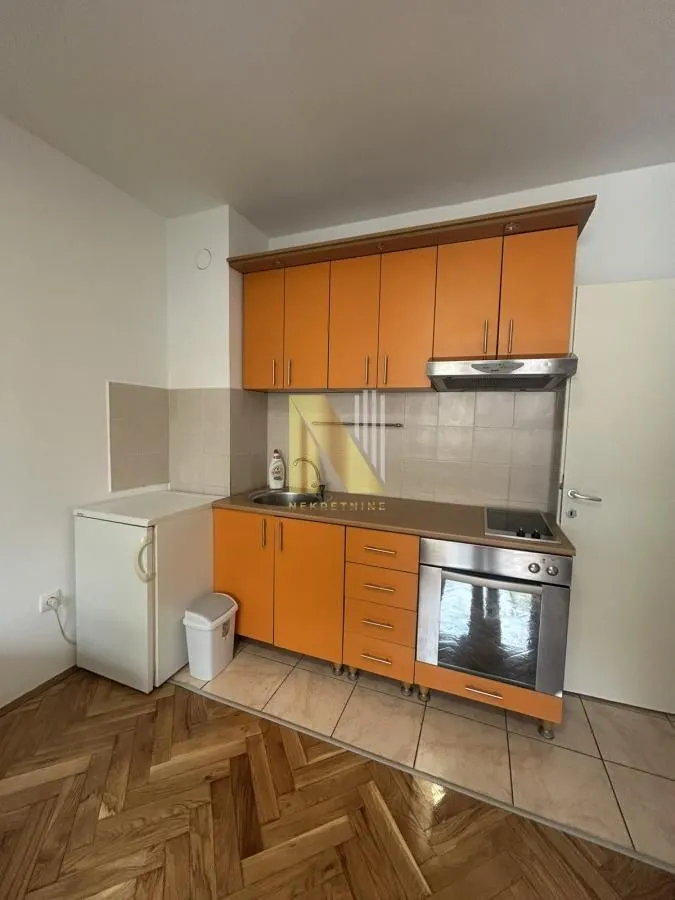 Izdavanje, jednosoban stan, 37m², Socijalno, Novi Sad Sve Podlokacije