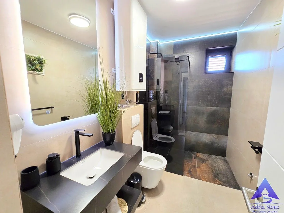 Rent, hospitality venue, 440m², Adok, Budva
