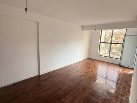 Prodaja, dvosoban stan, 67m², Stari Aerodrom, Podgorica - image 1