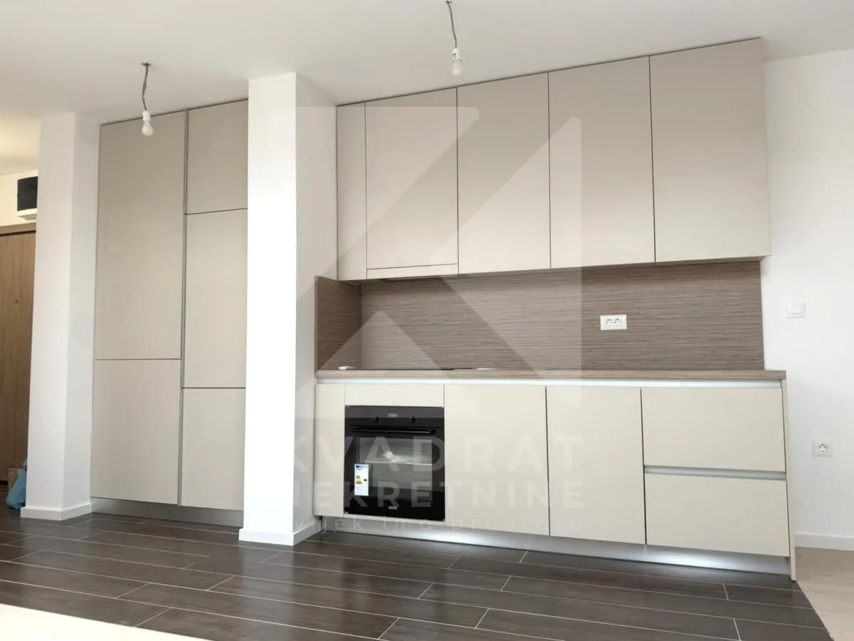 Prodaja, garsonjera, 45m², Tološi, Podgorica