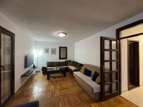 Izdavanje, dvosoban stan, 85m², Centar, Budva - image 14