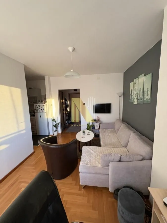 Prodaja, dvosoban stan, 36m², Adamovićevo Naselje, Novi Sad Sve Podlokacije