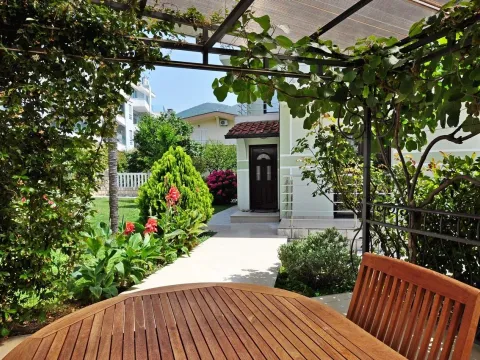 Prodaja, kuća, 222m², Tivat, Crna Gora - image 10