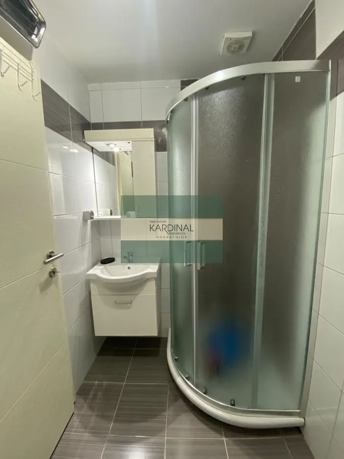 Izdavanje, garsonjera, 30m², Kajsijar, Jagodina