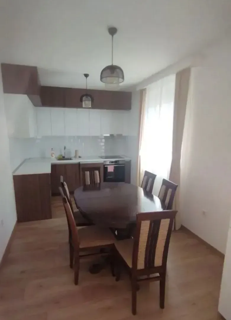 Izdavanje, trosoban stan, 110m², Zagorič, Podgorica
