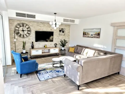 Rent, two bedroom apartment, 85m², Kumbor, Herceg Novi - image 1