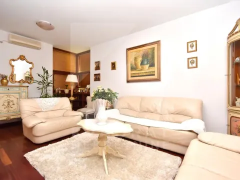 Rent, three bedroom apartment, 100m², Gorica C, Podgorica - image 2