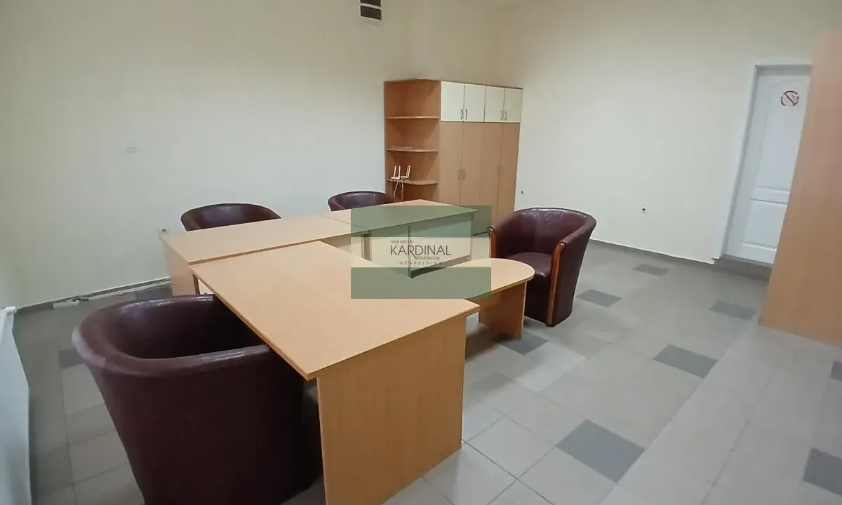 Izdavanje, poslovni prostor, 35m², Centar, Jagodina