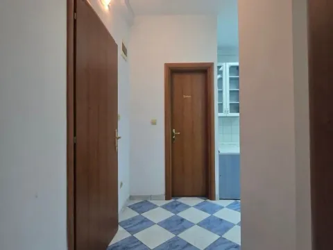 Izdavanje, poslovni prostor, 80m², Centar, Nikšić - image 6