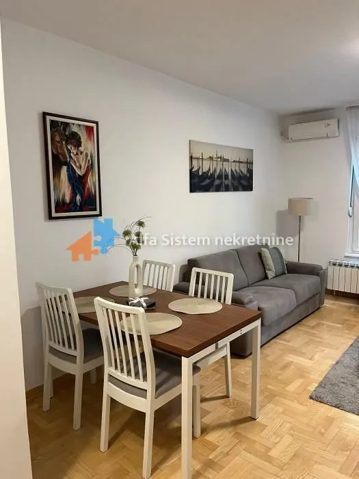 Rent, two bedroom apartment, 50m², Kalenić Pijaca, Vračar Sve Podlokacije