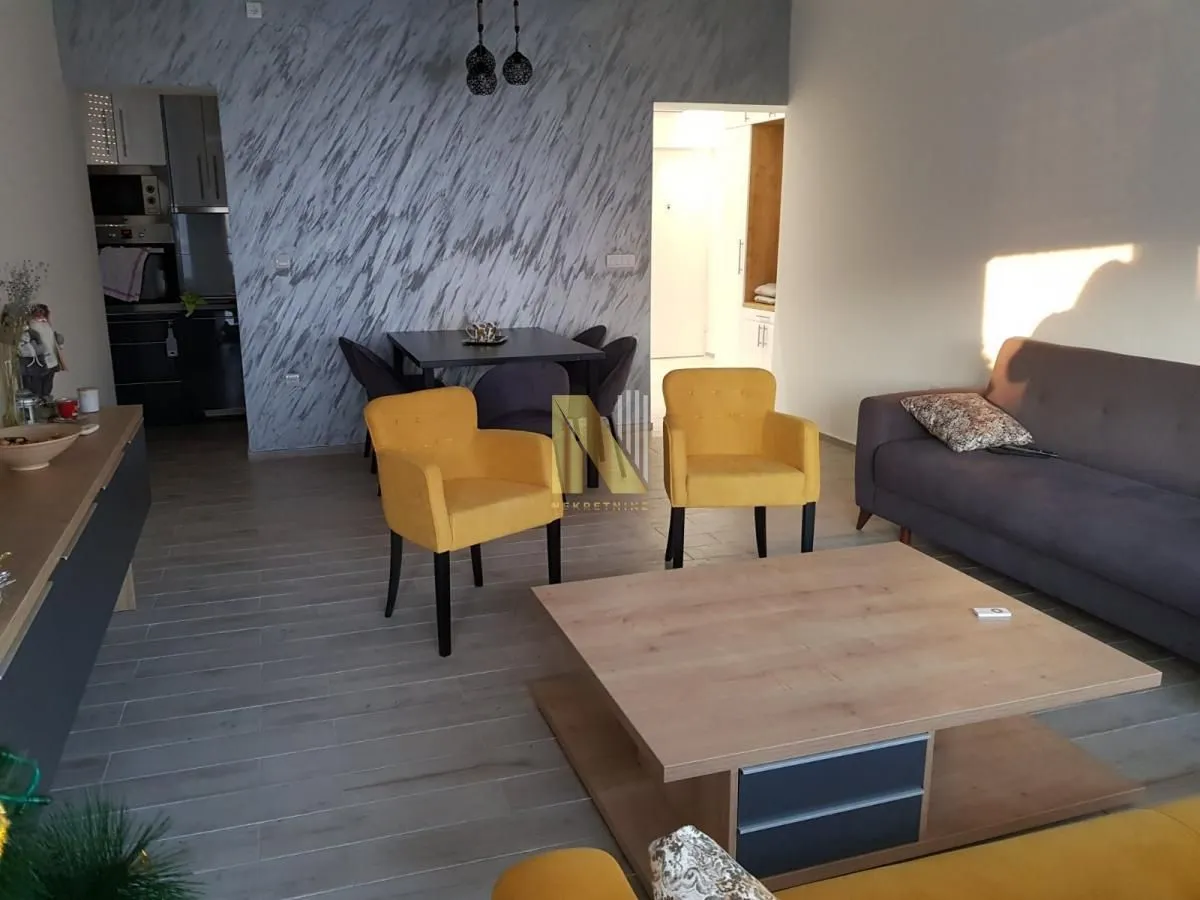 Izdavanje, trosoban stan, 80m², Stari grad, Novi Sad