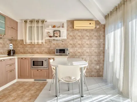 Sale, two bedroom apartment, 75m², Budva, Crna Gora - image 32