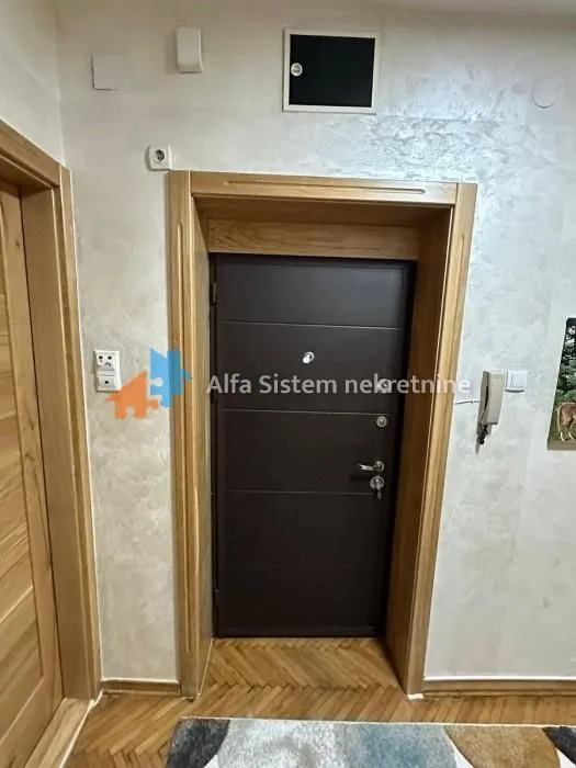 Izdavanje, trosoban stan, 105m², Savski Venac, Beograd