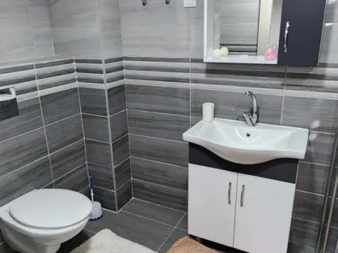 Prodaja, četvorosoban stan, 160m², Stari Aerodrom, Podgorica - image 13