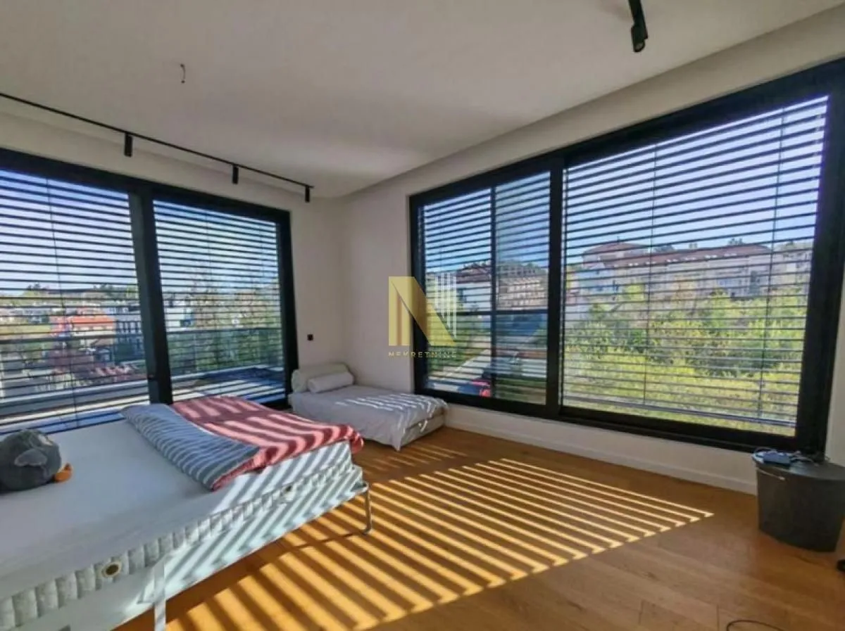 Prodaja, četvorosoban stan, 184m², Savski Venac, Beograd