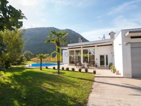 Izdavanje, kuća, 250m², Tološi, Podgorica - image 15