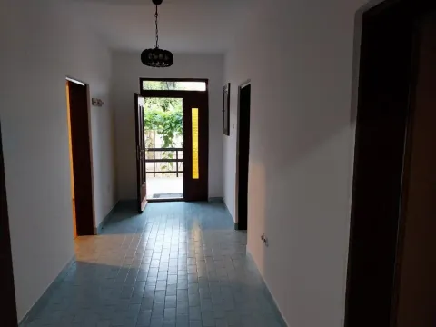 Izdavanje, trosoban stan, 100m², Dalmatinska ulica, Podgorica - image 5