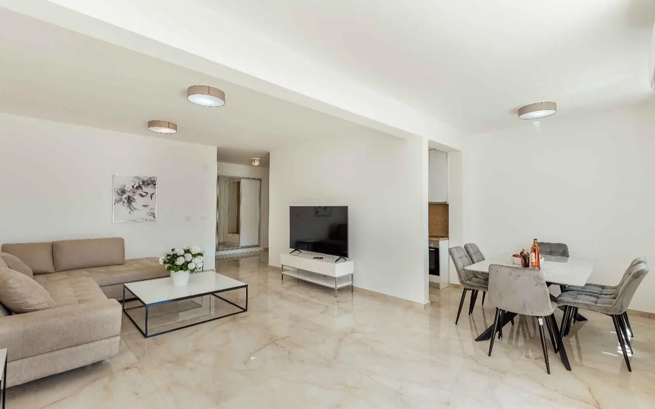 Prodaja, dvosoban stan, 138m², Baošići, Herceg Novi