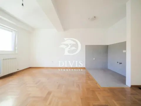 Empty kitchen with parquet flooring and wall tiles. - image 17