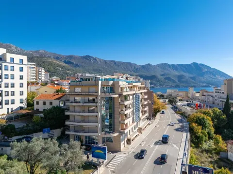 Sale, one bedroom apartment, 71m², Bečići, Budva - image 1