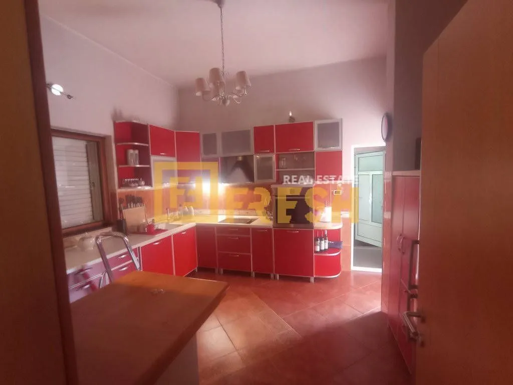Prodaja, kuća, 423m², Donja Gorica, Podgorica